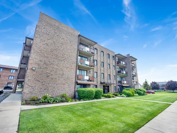 7945 Oketo Ave #404, Bridgeview, IL 60455