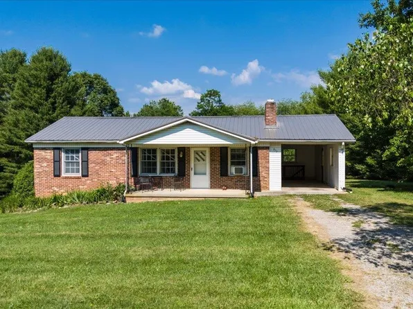 372 Somerset Dr, Austinville, VA 24312