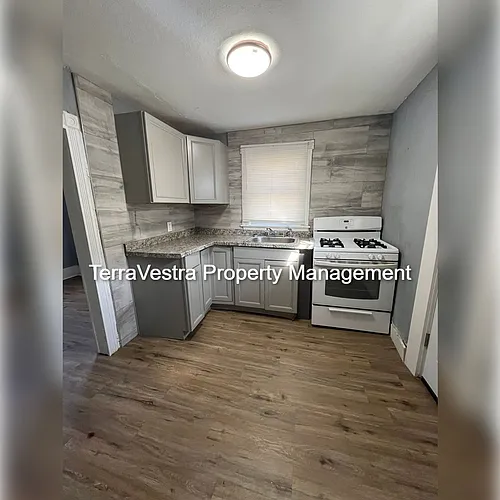31 S Myrtle Photo 1