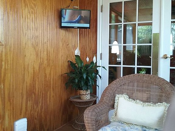5th image of 22 Cherrylane Dr