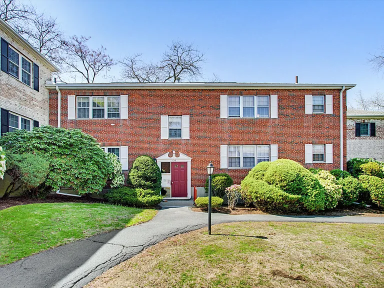 128 Lake Shore Rd #1 — Photo 13