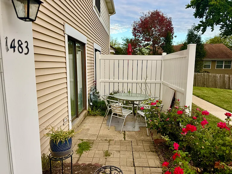 1483 Cornell Ct #1483 — Photo 3
