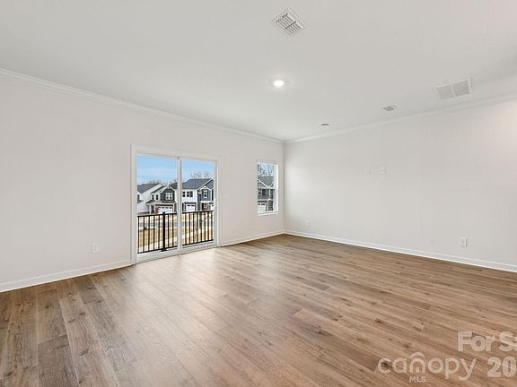5th image of 396 Golden Maple Ct