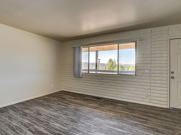 3rd image of 920 12th Pl APT 5