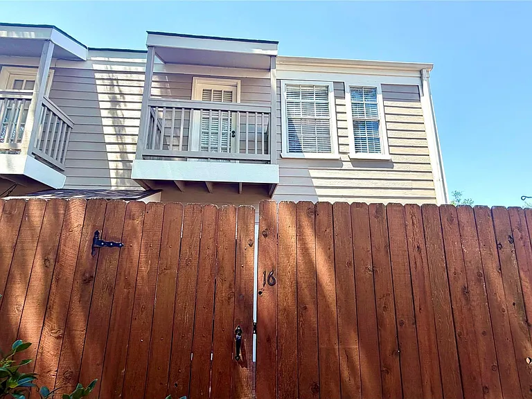 11710 Southlake Dr #16 — Photo 37