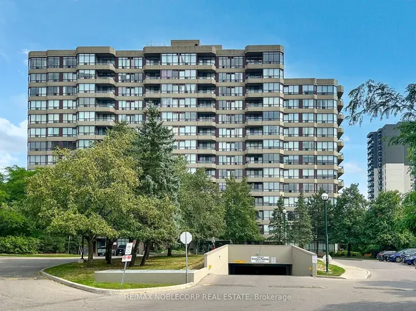 91 Townsgate Dr #312, Vaughan, ON L4J 8E8