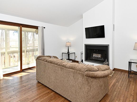 5th image of 113 Laurel Dr S