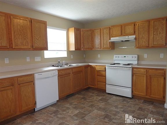 5th image of 15 Cherry Mill Ct