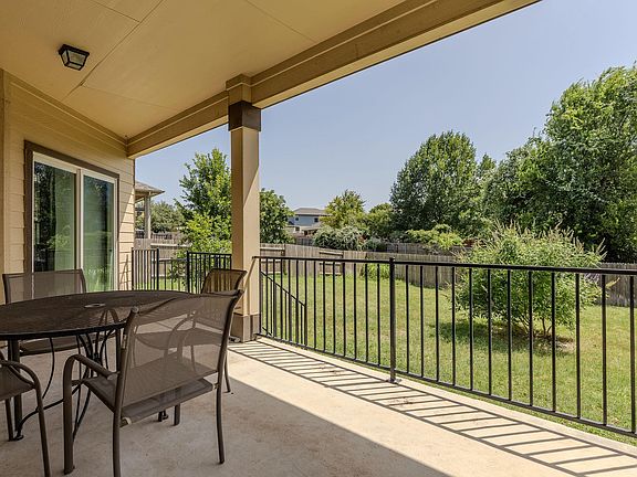 5th image of 205 Sheepshank Dr