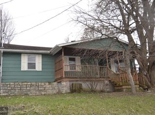 606 E 2nd St, Vinton, IA 52349