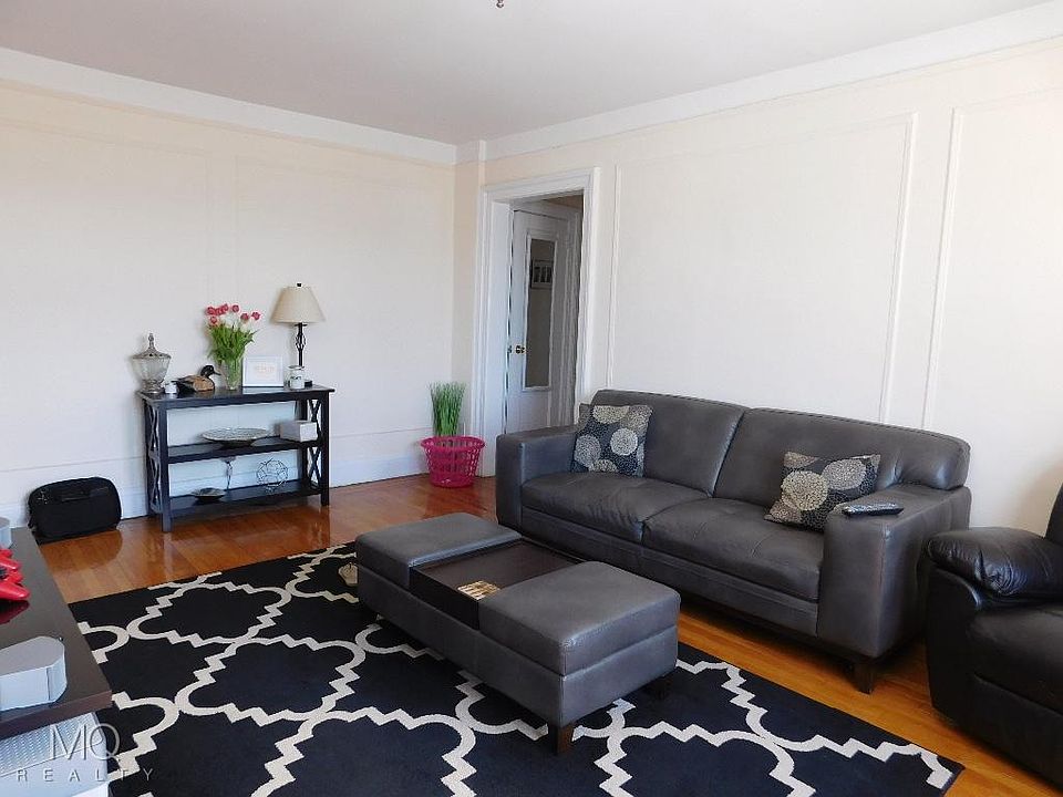 2nd image of 3215 35th St APT 4C