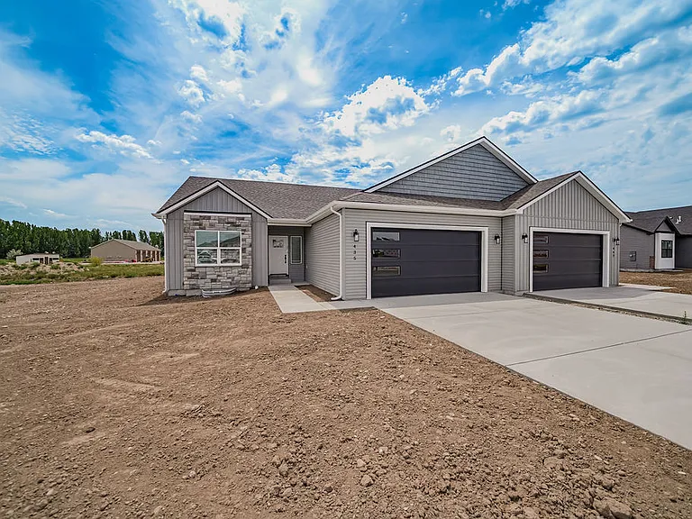 435 E River Ln — Photo 37