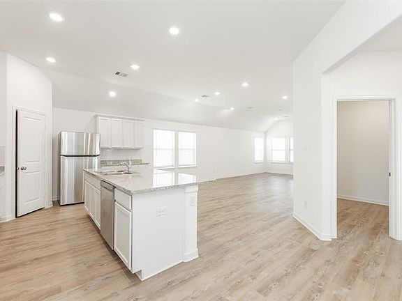 5th image of 3406 Avary River Ln