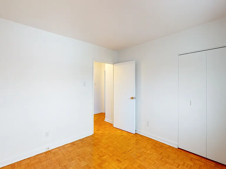 60 Daly Ave — Photo 35
