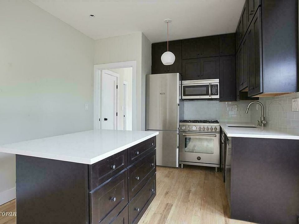 1st image of 109 Gates Ave APT 3