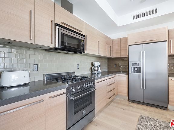 4th image of 855 N Croft Ave APT 307