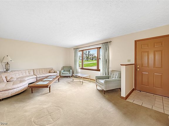 5th image of 553 McNeil Dr