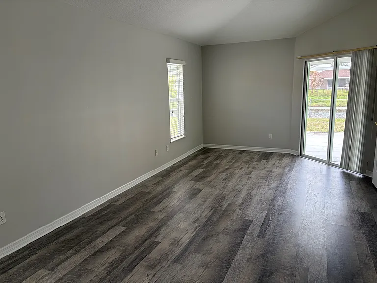 Huge Master, opens to patio