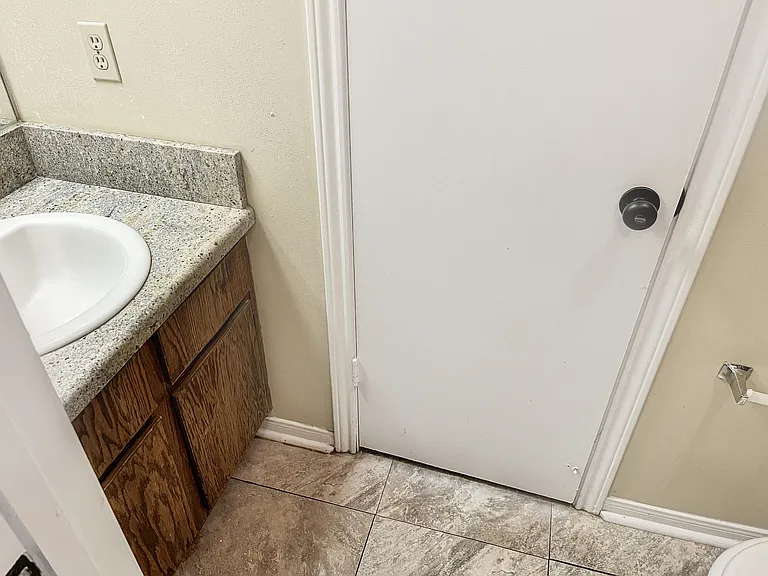 1811 Woodsman Dr — Photo 8