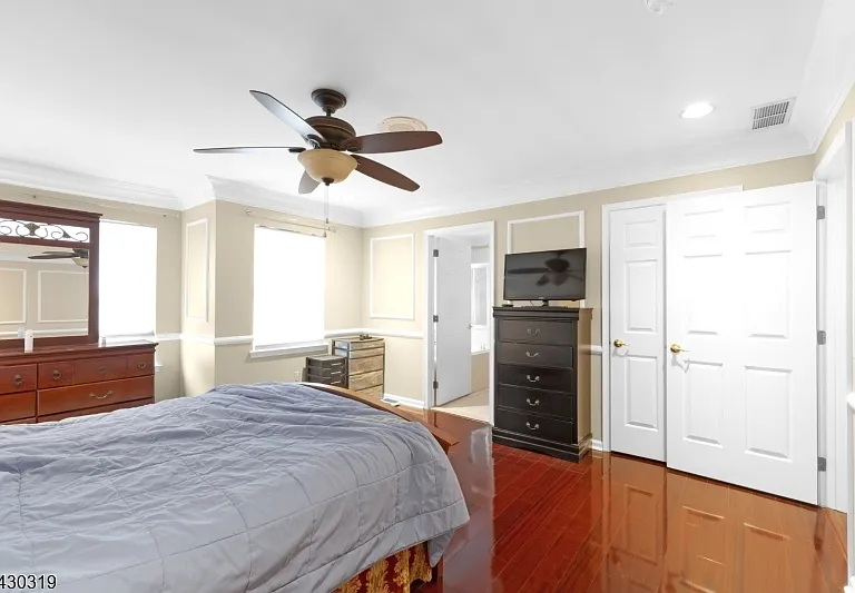 72 Albert Ct — Photo 17