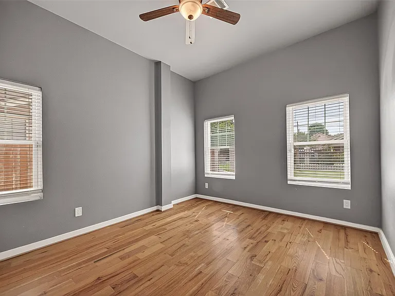 224 N Stiles St — Photo 15