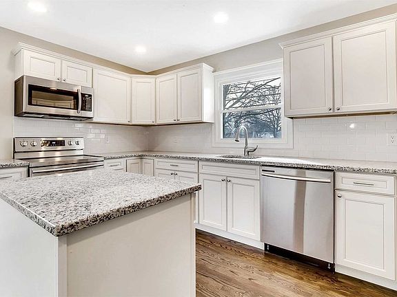 2nd image of 883 Grundy Ave