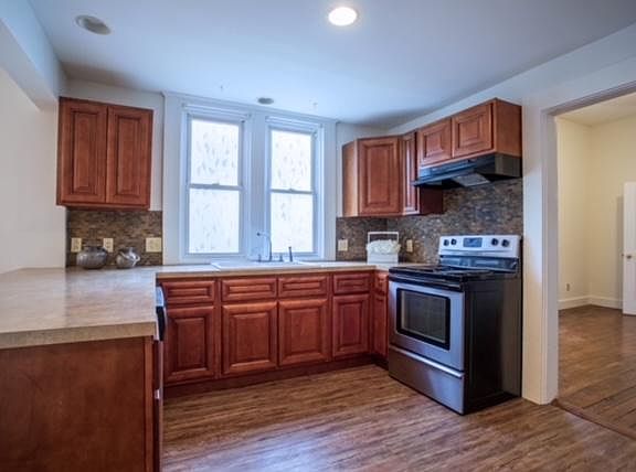 2nd image of 1114 Alexander St