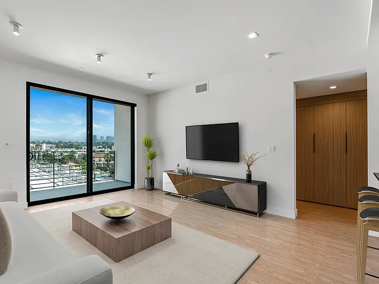 Venue Residences — Photo 97