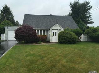 4 The Spur, Syosset, NY 11791