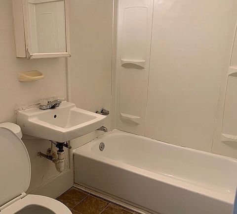 4th image of 2413 Oxford Dr