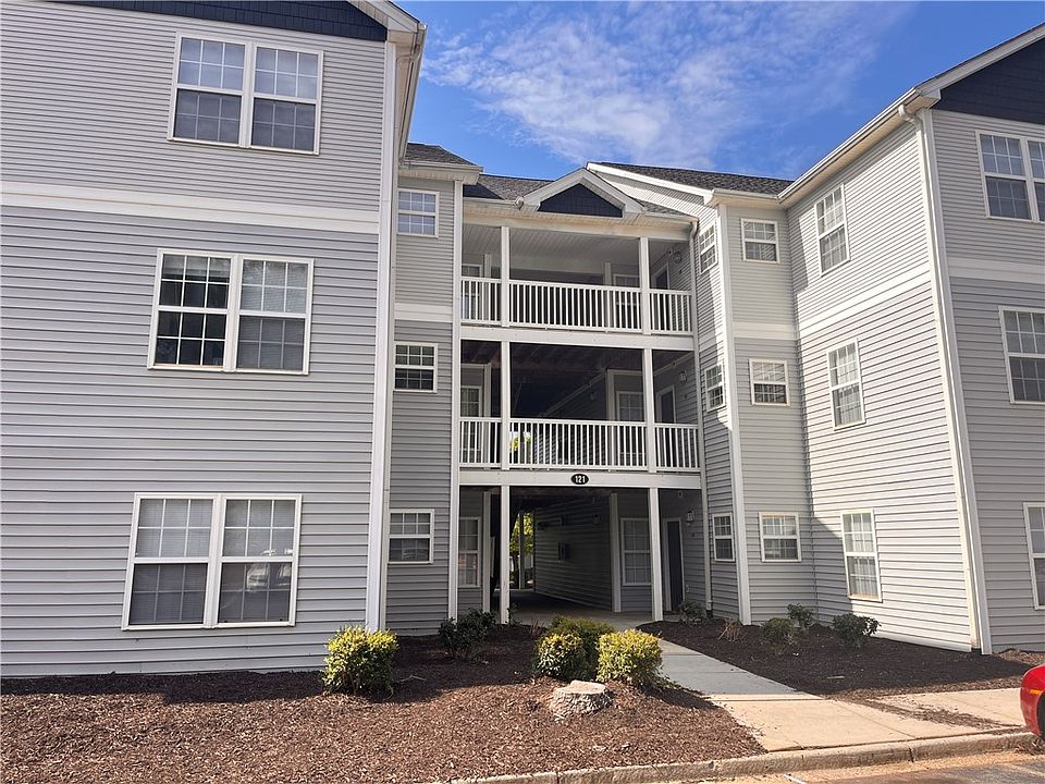 1st image of 121 University Dr