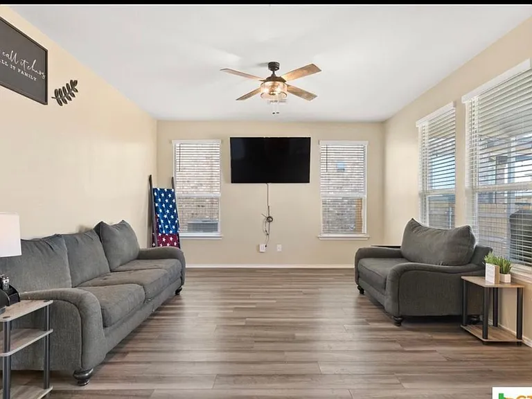 8702 Stonehollow Dr — Photo 5