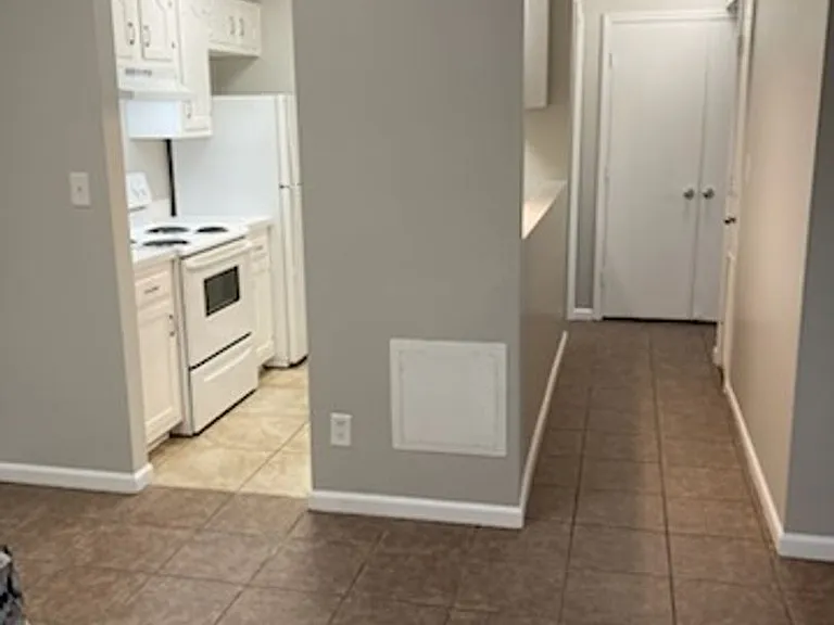 2220 SW 29th Ter #14 — Photo 4
