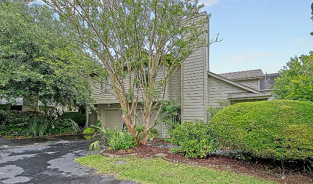 30 Maplecrest Dr