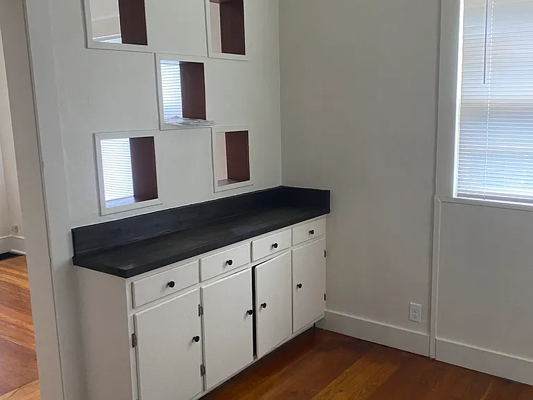 523 N Walnut St — Photo 8