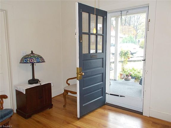 3rd image of 1509 Upland Dr