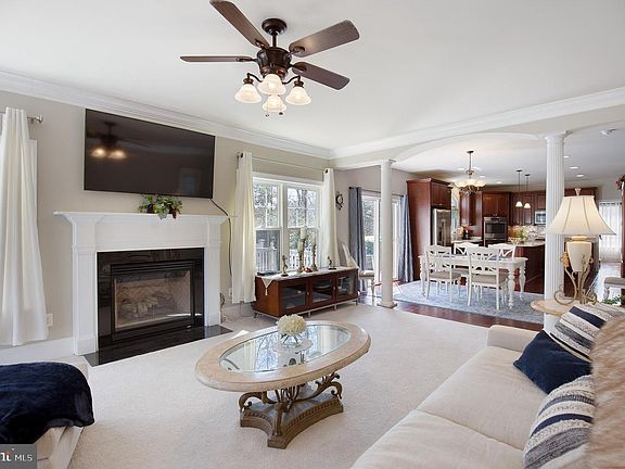5th image of 22998 Thornbury Dr