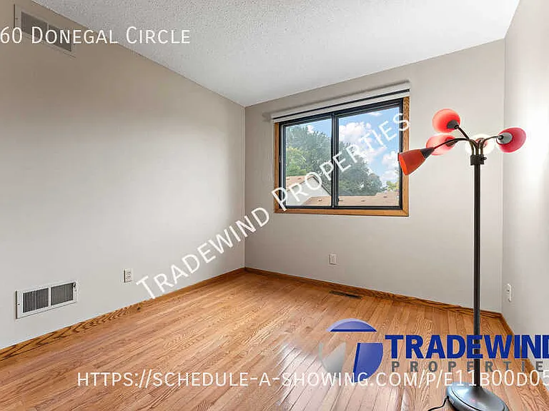 560 Donegal Cir — Photo 8