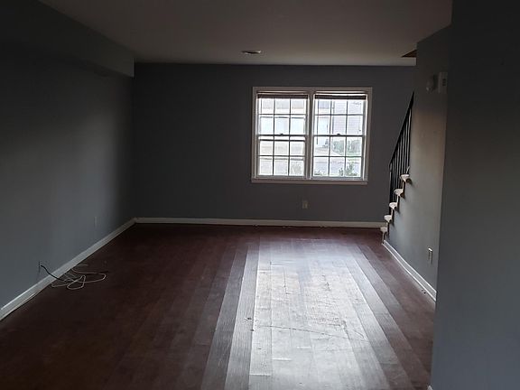 3rd image of 111 Wexford Dr