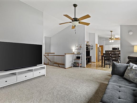 3rd image of 840 Vista Ridge Drive