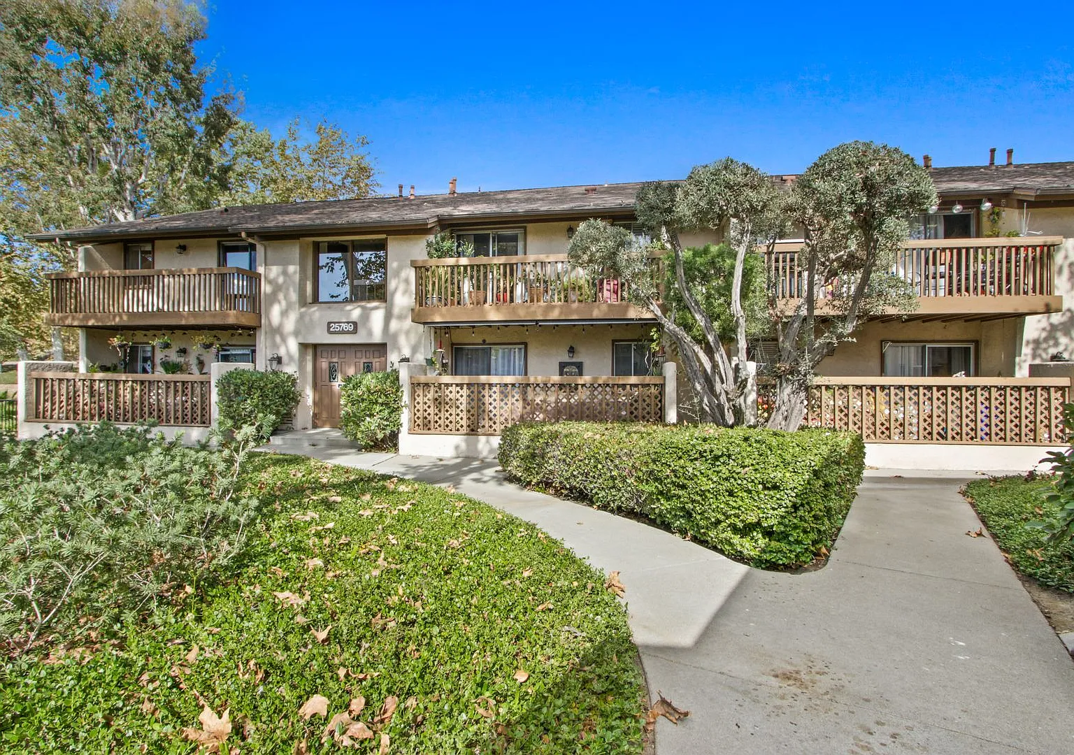 Beautifully Rehabbed Mission Viejo Condo Next To Everything — Photo 1