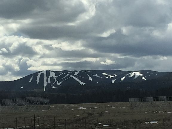 45 mins to Sunrise Ski