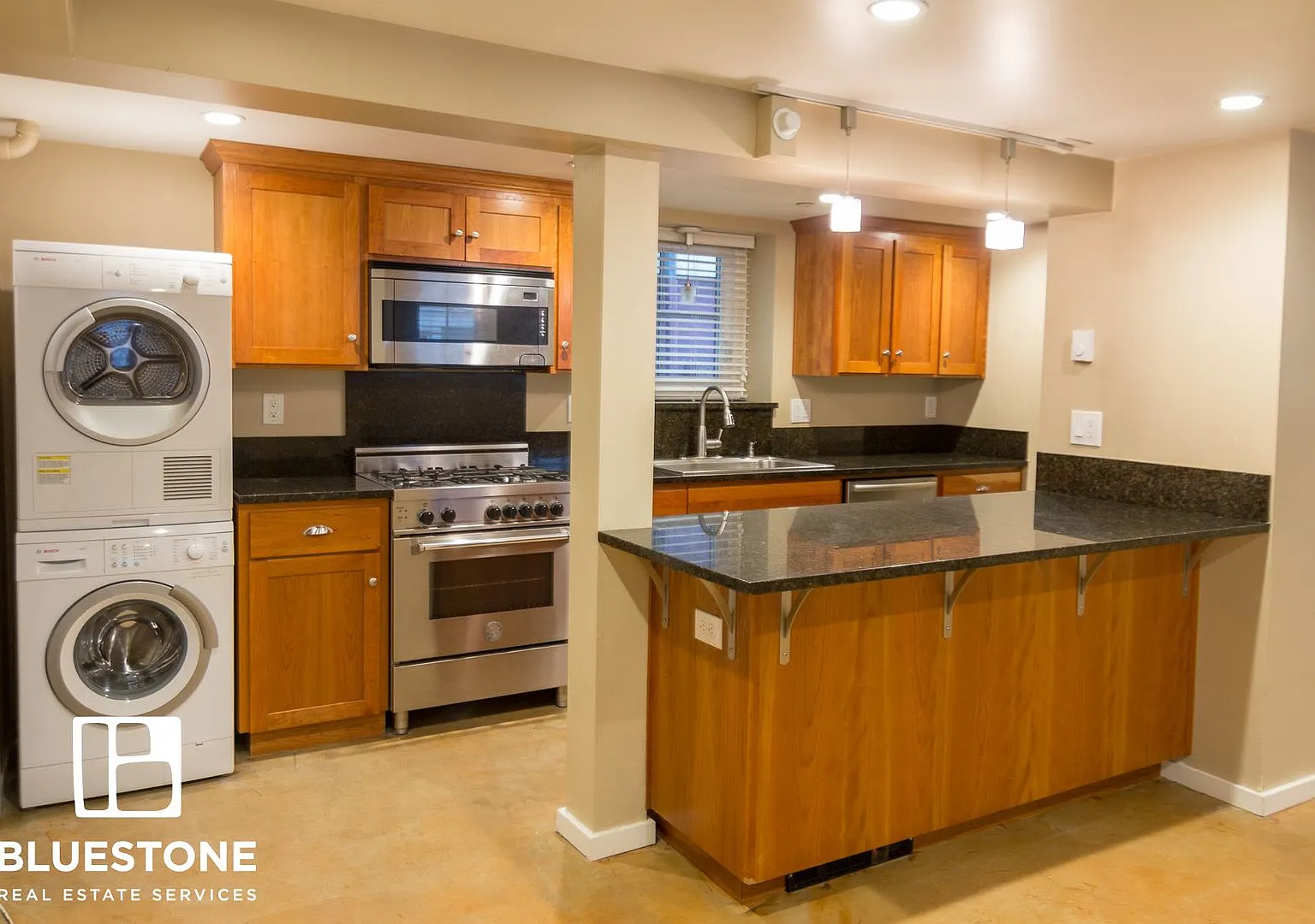 IRVA - Irving Apartments — Photo 3