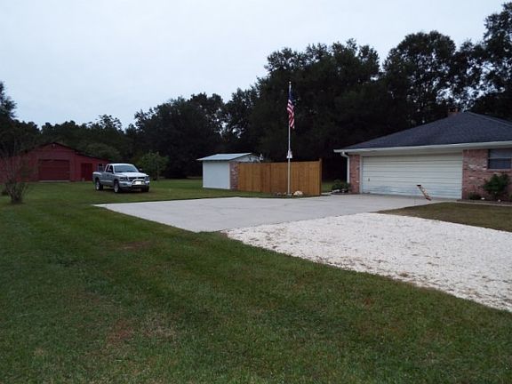 4th image of 837 County Road 619