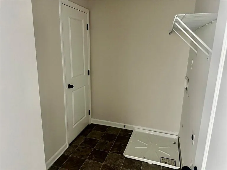 317 Fox Creek Dr — Photo 11