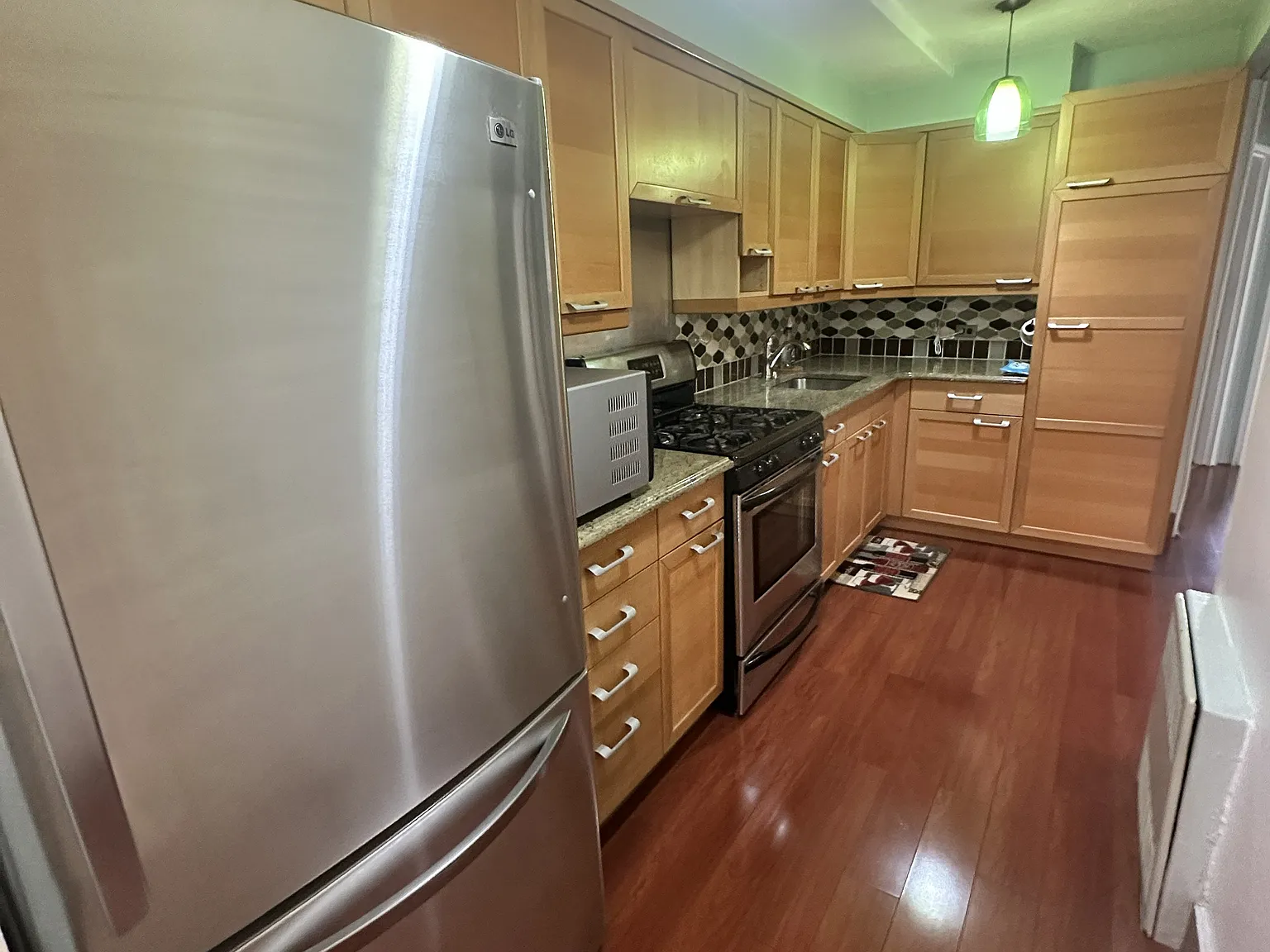 2 bed, 700 sqft, $2,200 — Photo 1