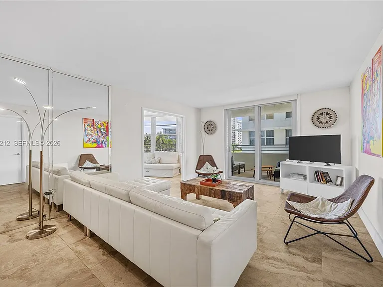 5555 Collins Ave #4B — Photo 2