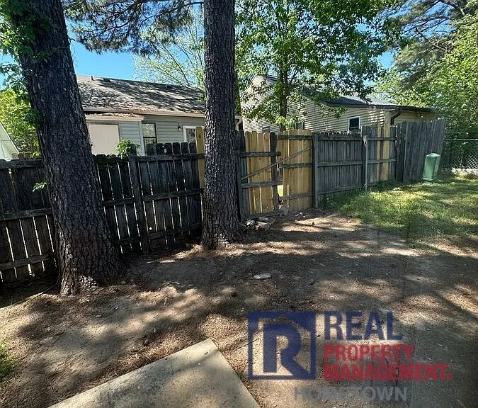 104 Rockyreef Cir — Photo 14