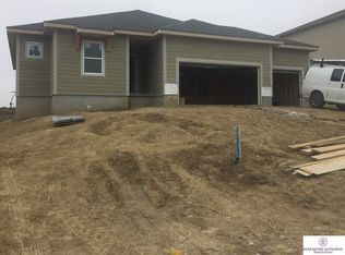 11024 Superior Dr, Papillion, NE 68046