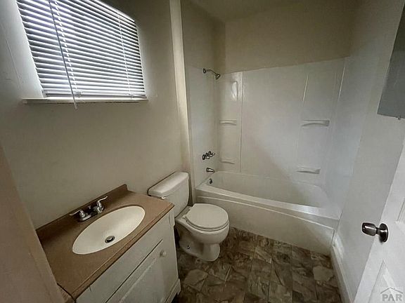 4th image of 805 Elm St